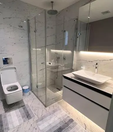 Ultra Luxurious 1bd,high Floor,with Balcony
